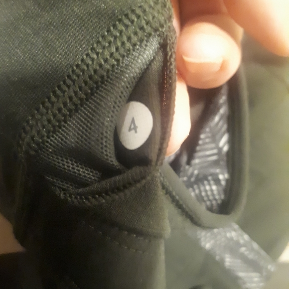 Lululemon Cool to Street bra green leaf pattern - Picture 9 of 10